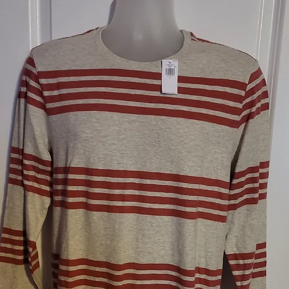 Old Navy Heather Gray and Red Striped Tee Sz: S NWT - Picture 4 of 5
